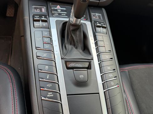Used 2021 Porsche Macan GTS AWD/4WD image 19