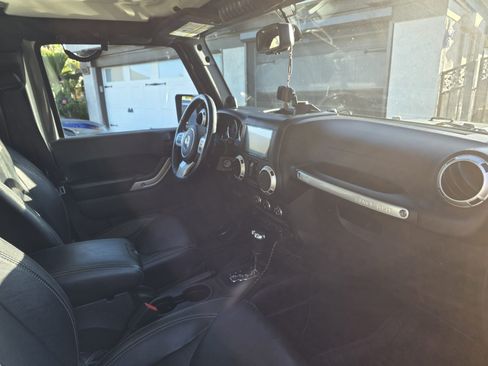 Used 2014 Jeep Wrangler Unlimited Rubicon image 5
