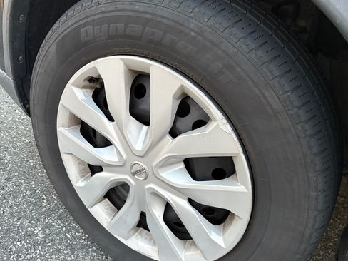 Used 2014 Nissan Rogue S image 9