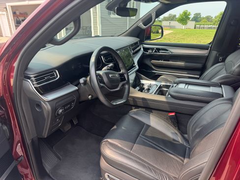Used 2022 Jeep Grand Wagoneer Series I AWD/4WD image 11