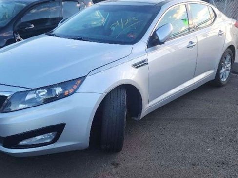 Used 2013 Kia Optima EX w/ Premium Pkg image 2