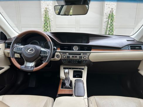 Used 2016 Lexus ES 350 350 Sedan 4D w/ Luxury Package w/Wood Trim image 6