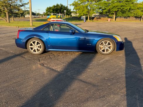 Used 2006 Cadillac XLR RWD image 5