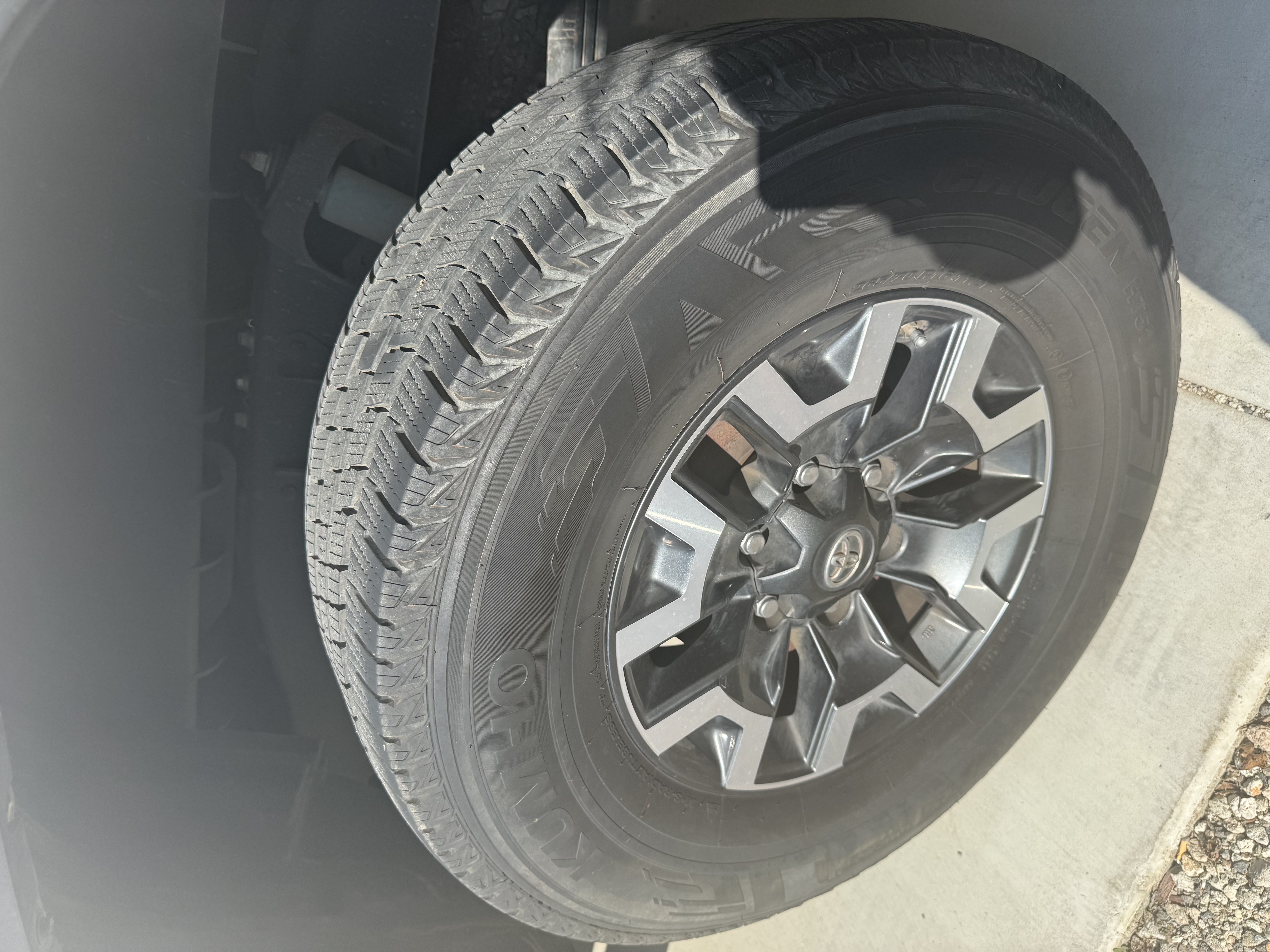 Used 2019 Toyota Tacoma TRD Off-Road w/ Technology Package AWD/4WD image 13