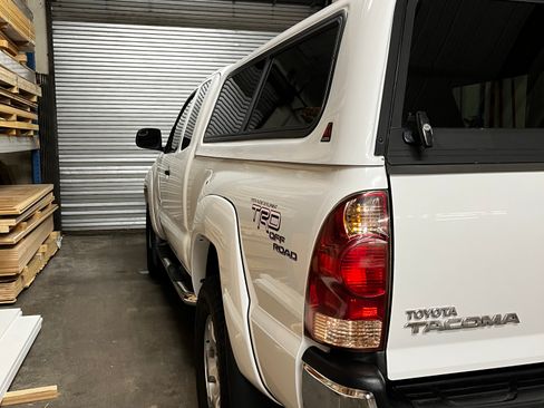 Used 2005 Toyota Tacoma PreRunner image 4