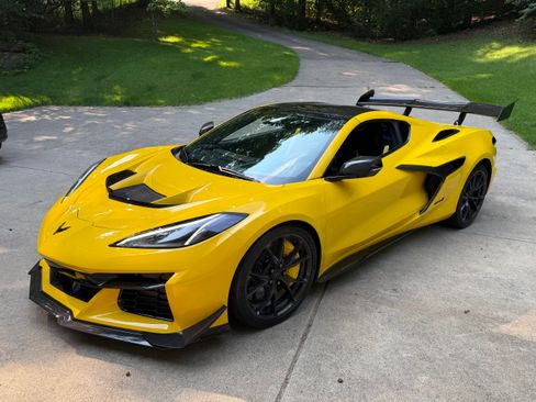 Used 2026 Chevrolet Corvette ZR1 w/ ZR1 Carbon Fiber Aero Package RWD image 13