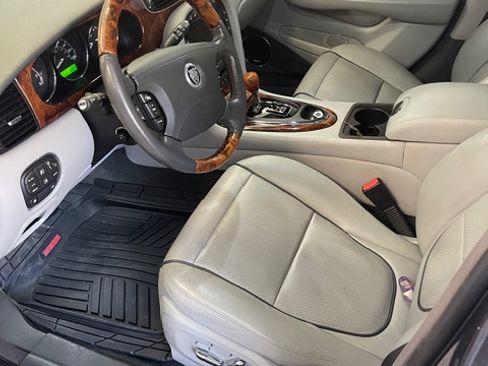 Used 2008 Jaguar XJ8 image 22