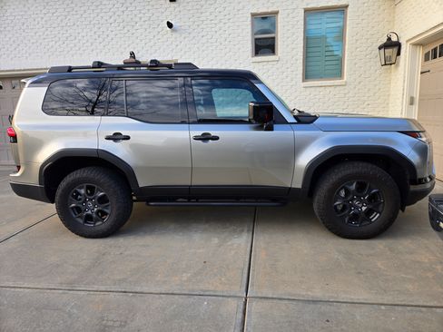 Used 2024 Lexus GX 550 image 2