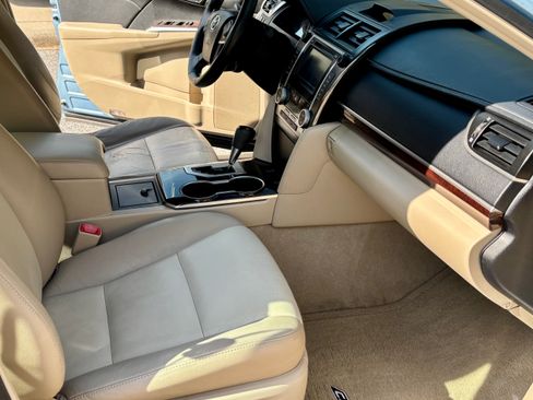 Used 2013 Toyota Camry XLE w/ Leather Pkg image 13