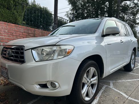 Used 2010 Toyota Highlander Limited image 1