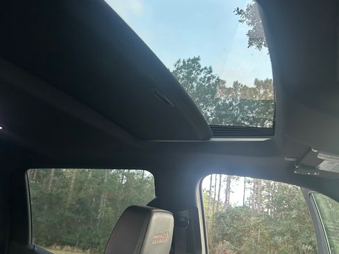 Used 2023 Chevrolet Silverado 1500 High Country w/ Technology Package image 10