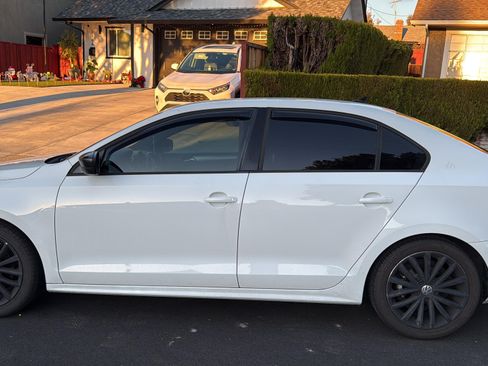 Used 2016 Volkswagen Jetta Sport image 4