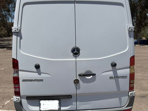 Used 2015 Mercedes-Benz Sprinter 2500 image 9