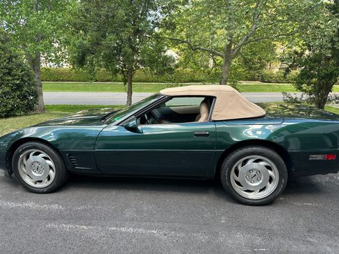 Used 1996 Chevrolet Corvette Convertible RWD image 6