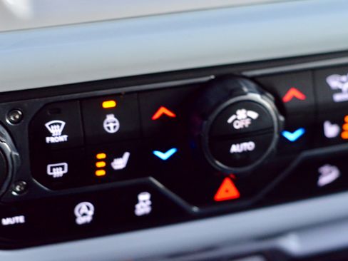 Used 2018 Jeep Wrangler Unlimited Sahara w/ Dual Top Group image 30