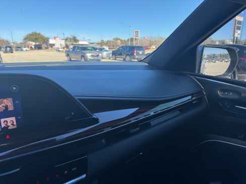 Used 2022 Cadillac Escalade Luxury w/ LPO, Illumination Package image 22