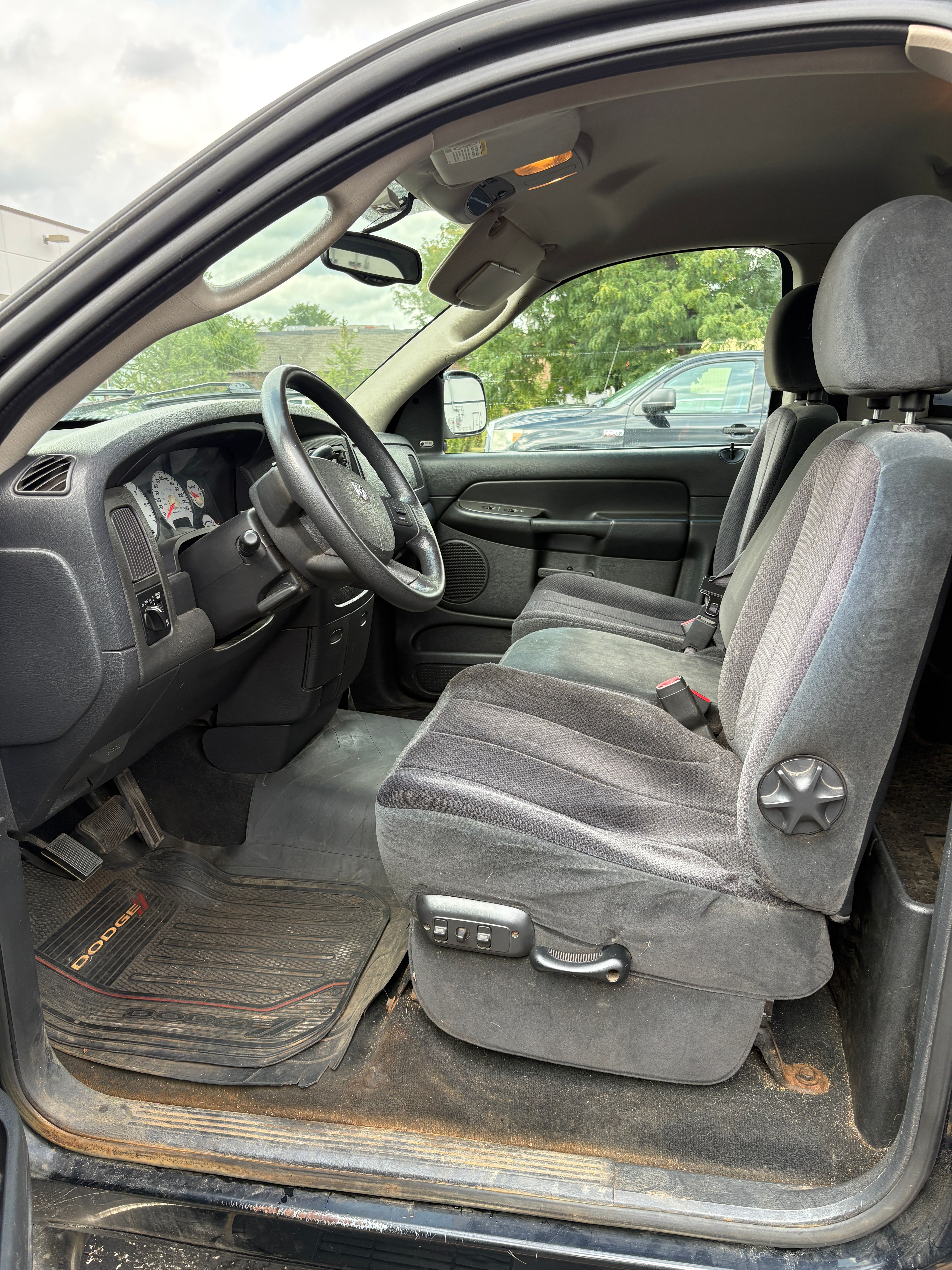 Used 2004 Dodge Ram 1500 Truck SLT w/ Sport Appearance Group AWD/4WD image 12