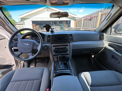 Used 2005 Jeep Grand Cherokee Laredo w/ Cargo Convenience Group AWD/4WD image 13