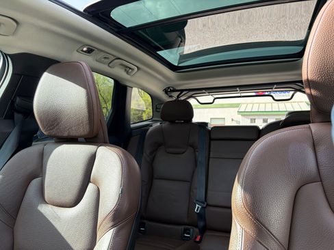 Used 2020 Volvo XC60 T5 Momentum image 12