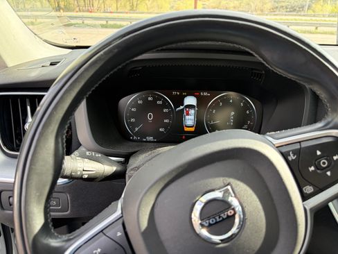 Used 2020 Volvo XC60 T5 Momentum image 11