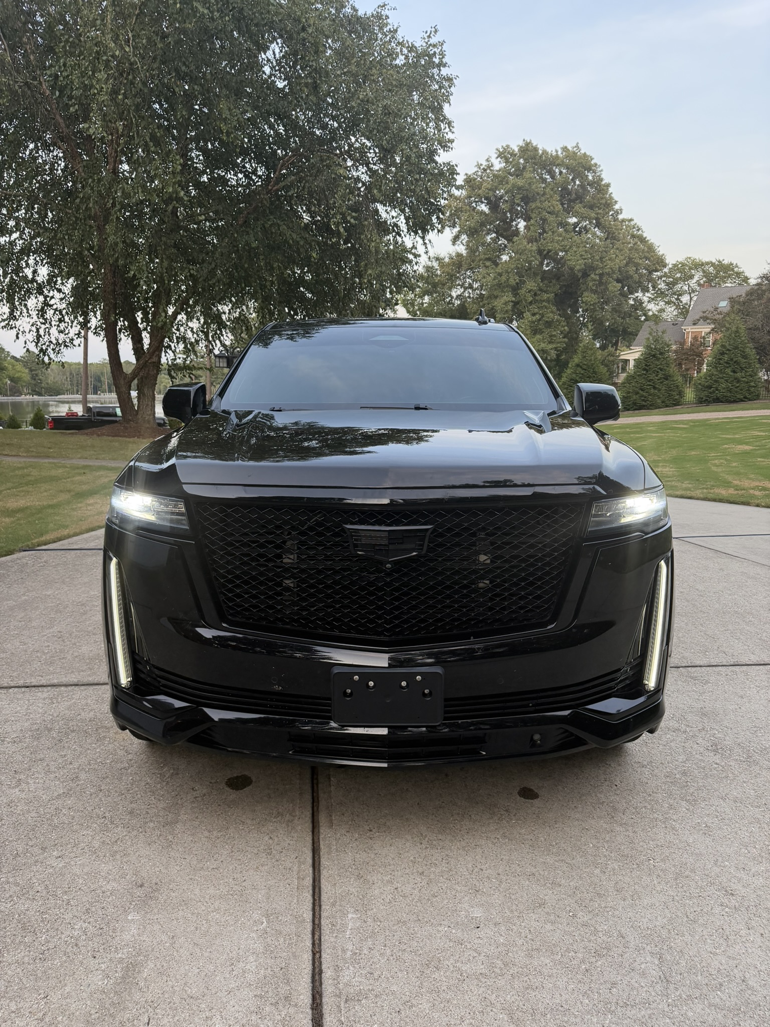 Used 2021 Cadillac Escalade Sport Platinum RWD image 2