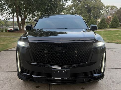 Used 2021 Cadillac Escalade Sport Platinum RWD image 2