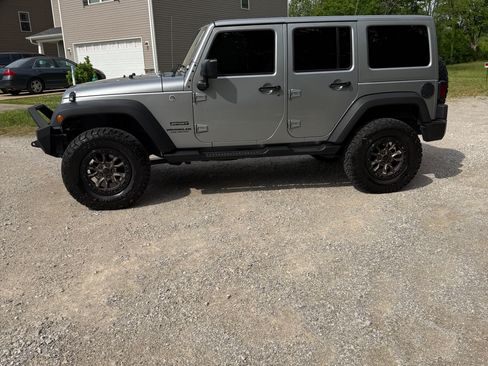 Used 2017 Jeep Wrangler Unlimited Sport w/ Quick Order Package 24S AWD/4WD image 5