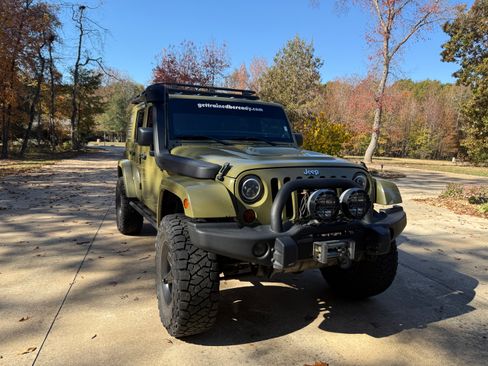 Used 2013 Jeep Wrangler Unlimited Rubicon w/ Connectivity Group image 6