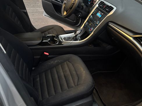 Used 2015 Ford Fusion SE image 12