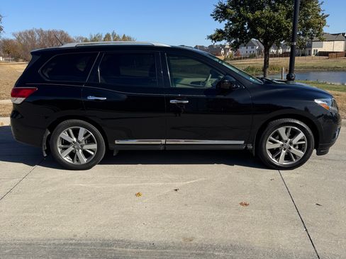 Used 2015 Nissan Pathfinder Platinum image 2