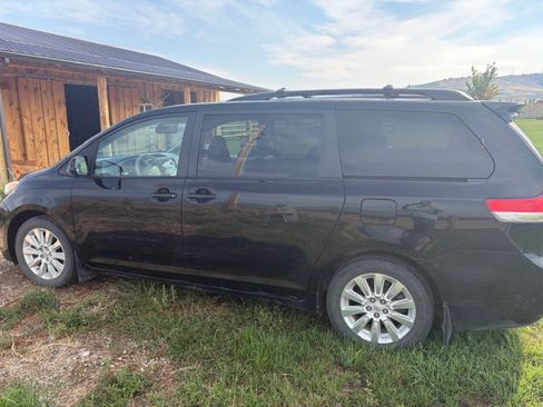 Used 2014 Toyota Sienna XLE AWD/4WD image 4