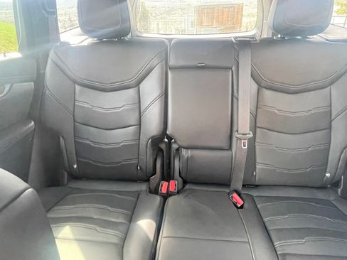 Used 2023 Cadillac XT6 Sport w/ LPO, ONYX Package image 16