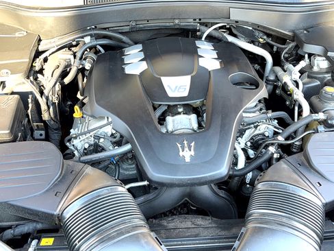 Used 2020 Maserati Levante image 18