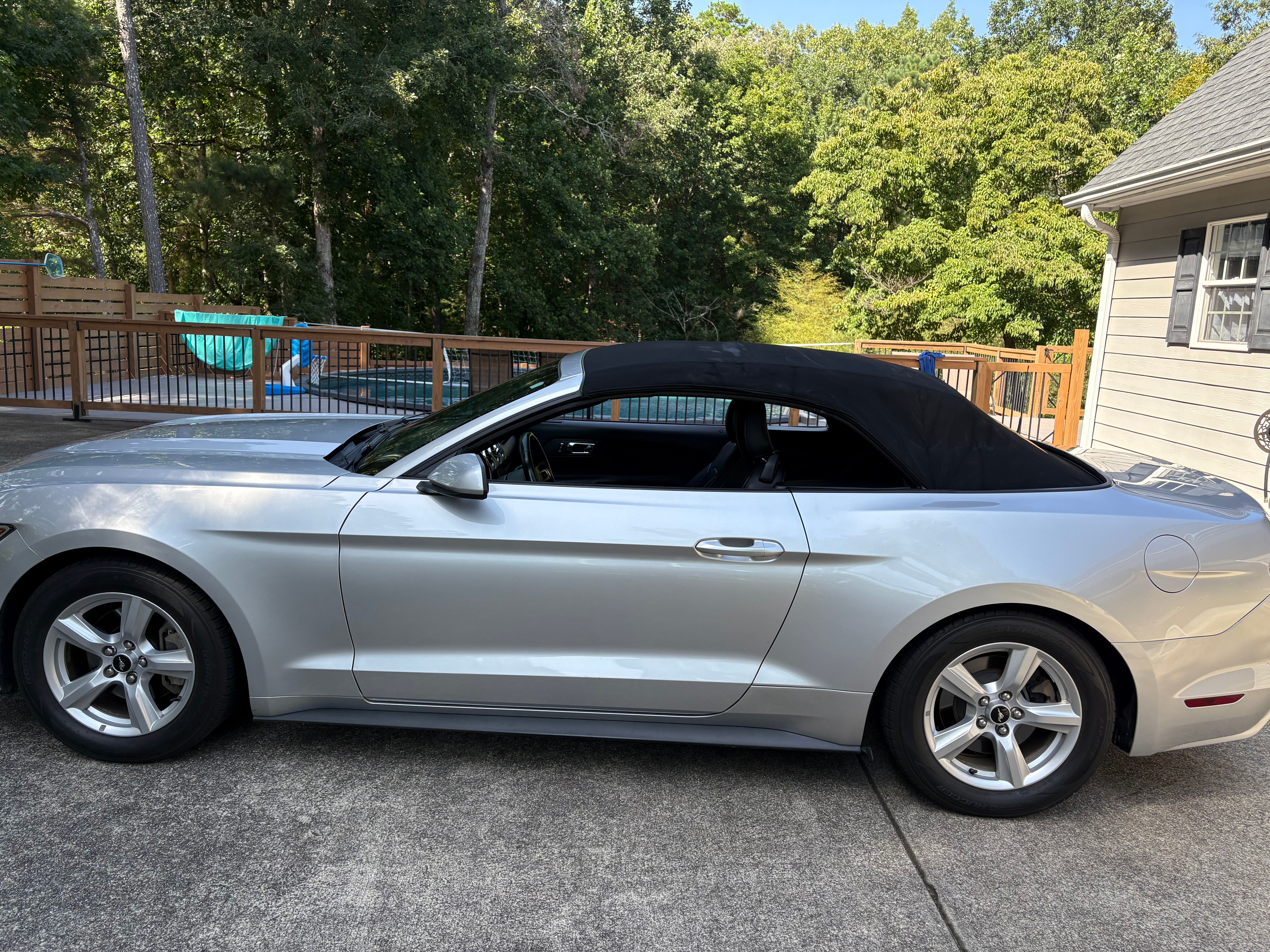 Used 2016 Ford Mustang Convertible RWD image 5