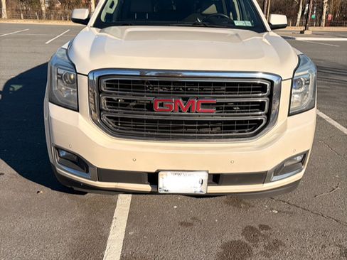 Used 2015 GMC Yukon XL SLT w/ Open Road Package image 2