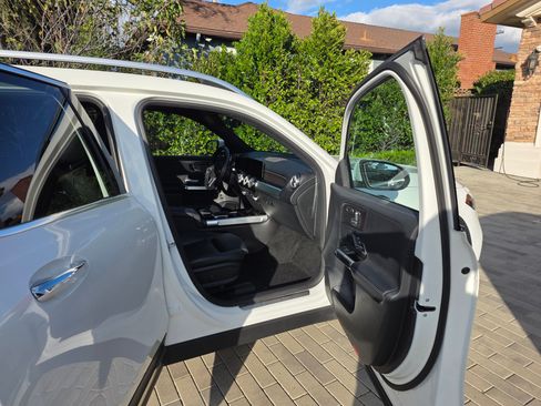 Used 2023 Mercedes-Benz EQB 350 4MATIC SUV w/ Exclusive Package image 8