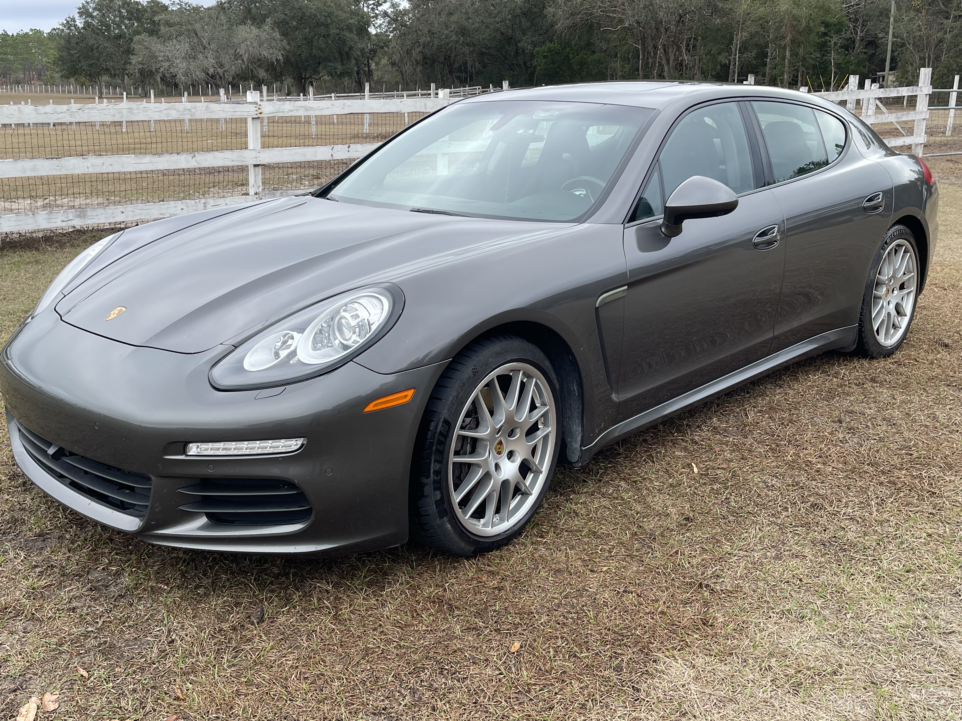 Used 2016 Porsche Panamera image 10