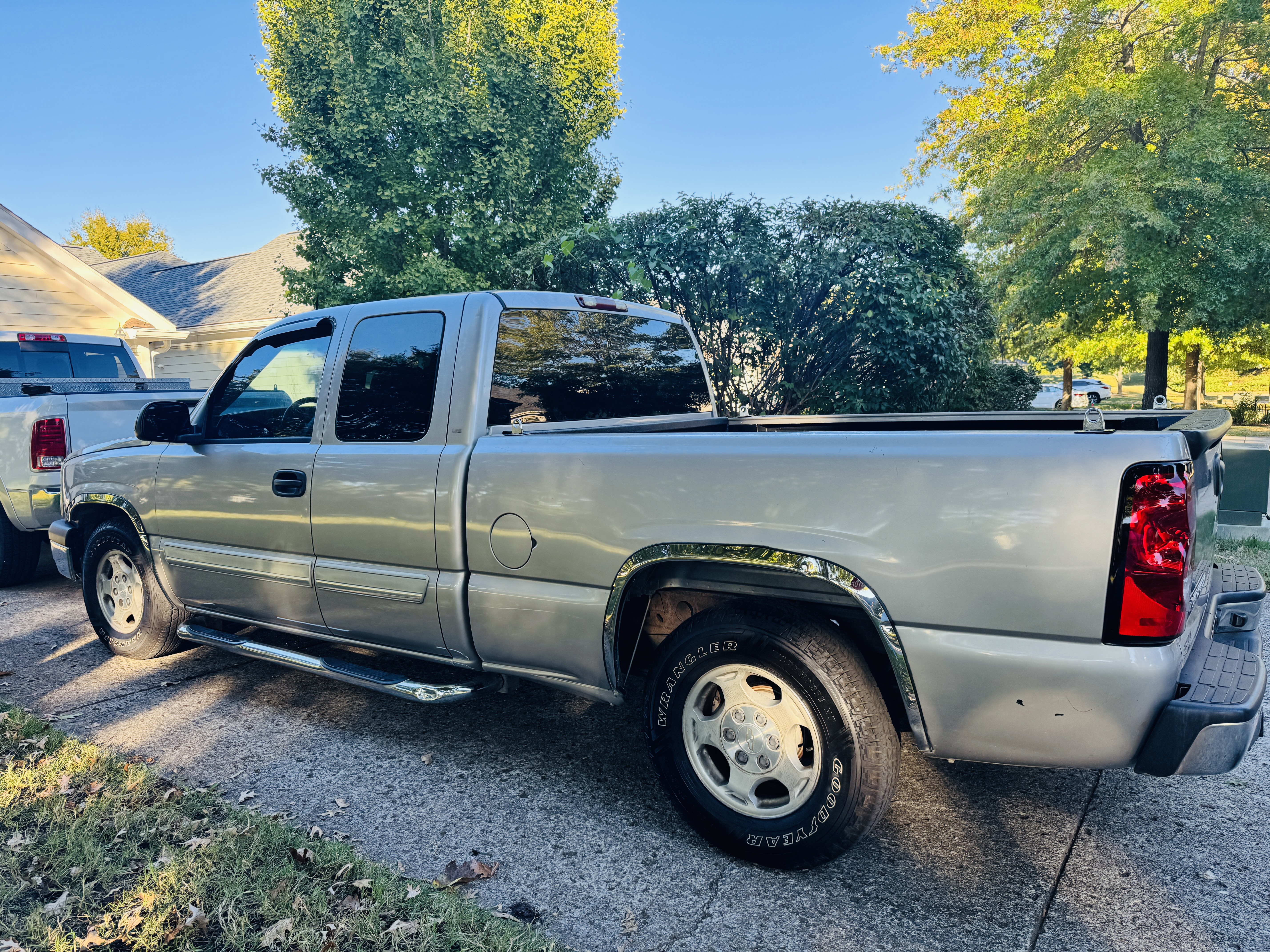 Used 2004 Chevrolet Silverado 1500 LT w/ Light Duty Power Package RWD image 4