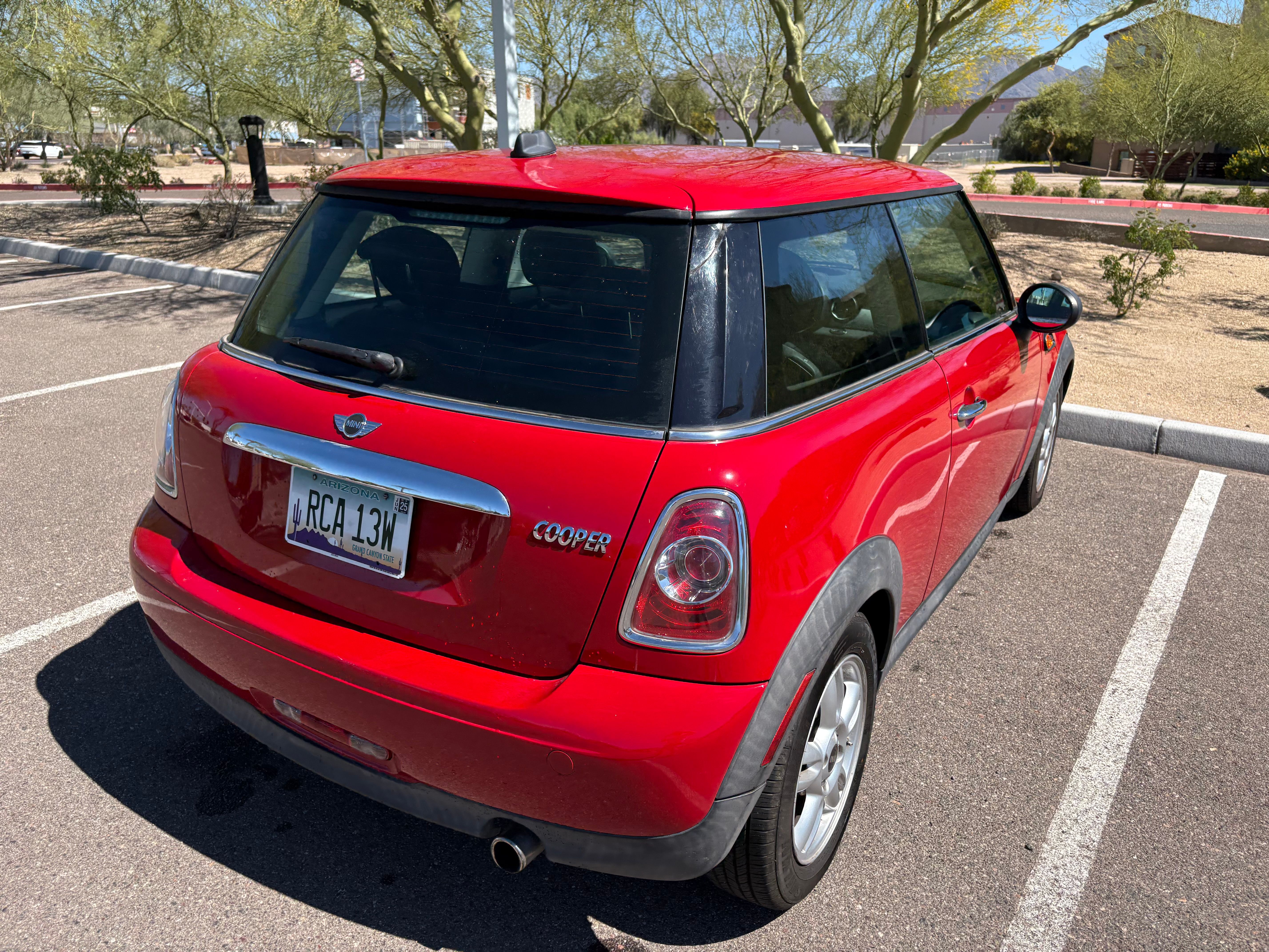 Used 2011 MINI Cooper Hardtop FWD image 2