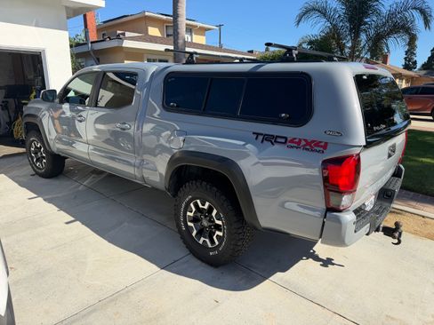 Used 2018 Toyota Tacoma TRD Off-Road w/ Technology Package AWD/4WD image 4