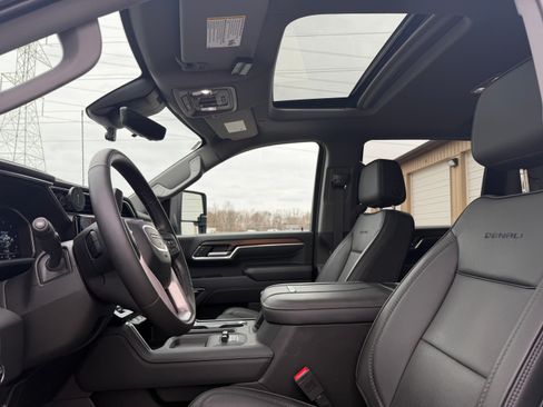 Used 2024 GMC Sierra 3500 Denali w/ Denali Reserve Package image 2