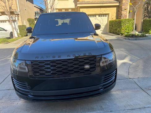 Used 2020 Land Rover Range Rover HSE image 2