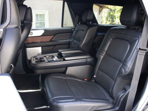 Used 2020 Lincoln Navigator Reserve image 15