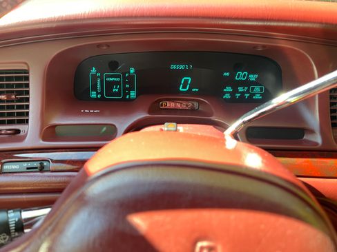 Used 1997 Lincoln Town Car Cartier RWD image 22
