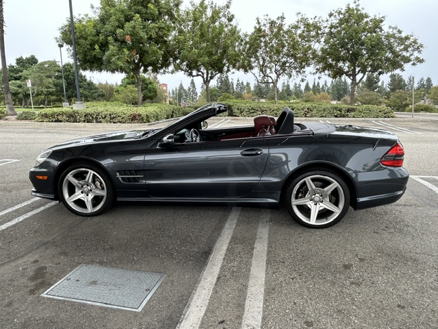 Used 2011 Mercedes-Benz SL 550 image 1
