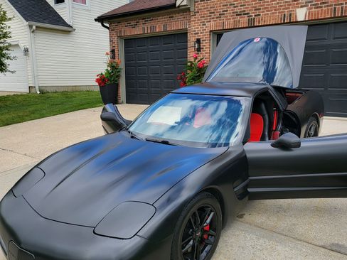 Used 1999 Chevrolet Corvette Coupe 2D w/ Roof Pkg image 4