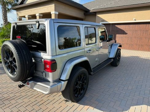 Used 2021 Jeep Wrangler Unlimited Sahara AWD/4WD image 5