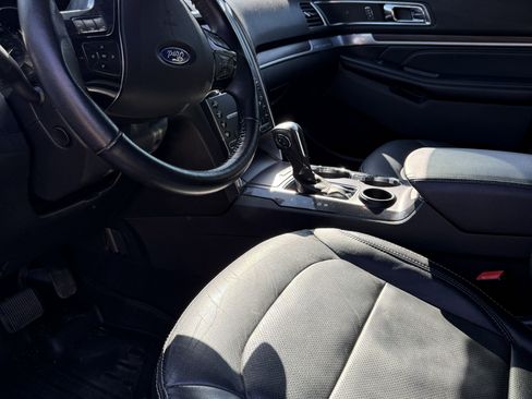 Used 2018 Ford Explorer Limited image 8