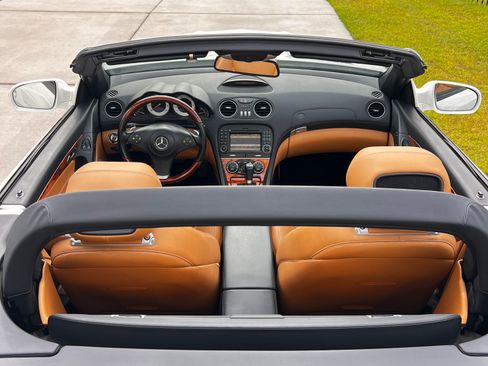 Used 2011 Mercedes-Benz SL 550 image 12
