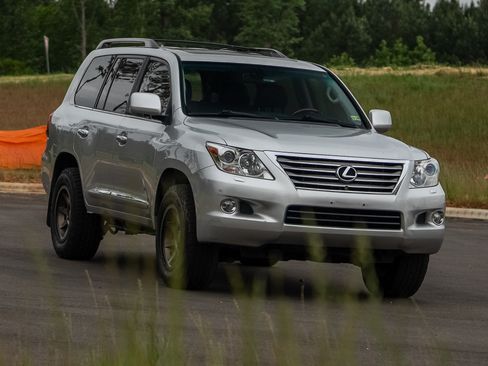 Used 2011 Lexus LX 570 4WD w/ Luxury Pkg image 11